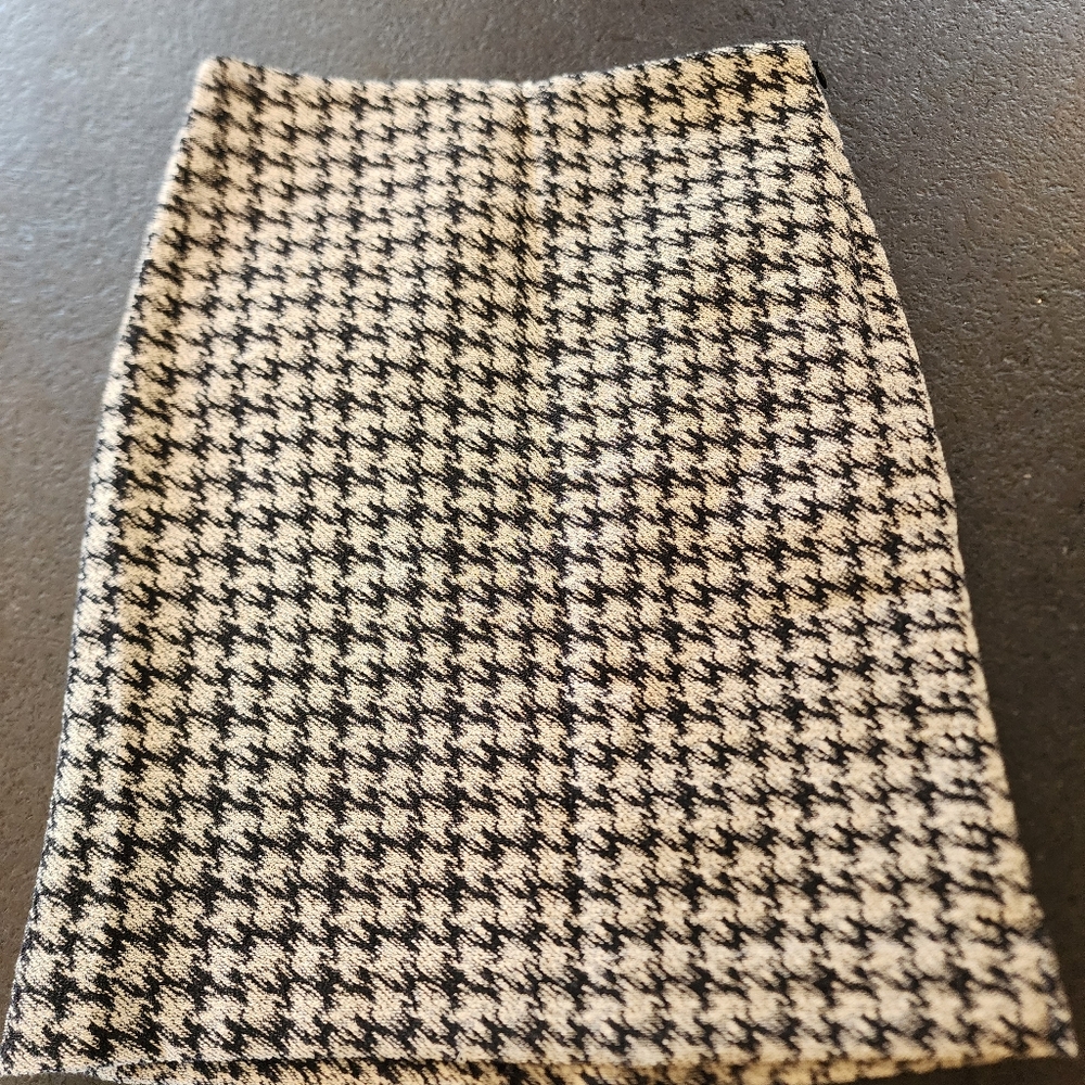 Houndstooth Pencil Skirt